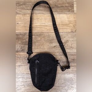 Oiselle x Baggu Crossbody